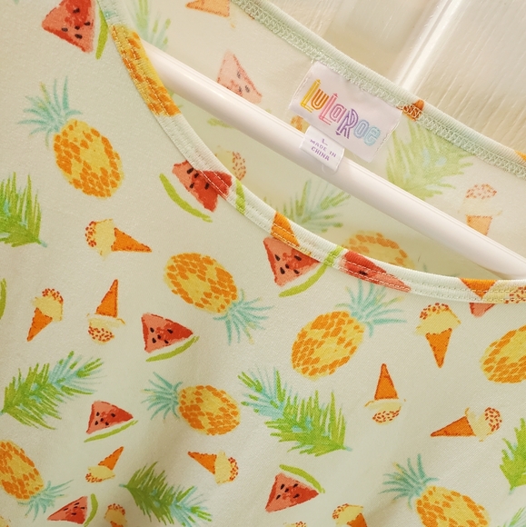 LulaRoe Tropical Tee - Picture 9 of 13